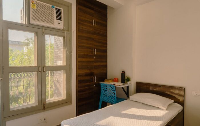 Uniliv Teak Girls PG in Vasant Vihar Delhi - Image 3