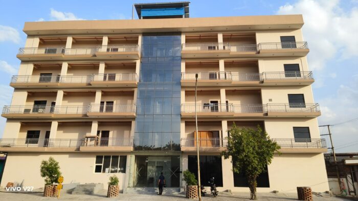 Spot on Gokul pg Unisex pg in Sector 73 Noida - Image 2