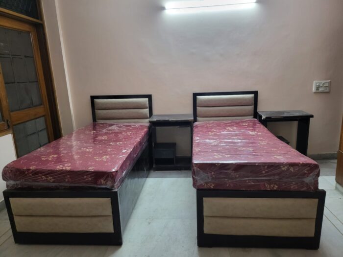 Good vibes hostel Boys & Girls PG in kalkaji DELHI - Image 1