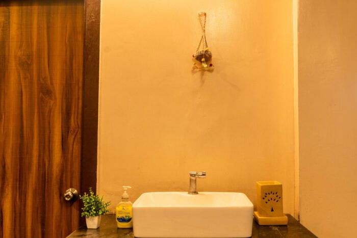 Conest Girls PG in Satya Niketan Delhi - Image 8