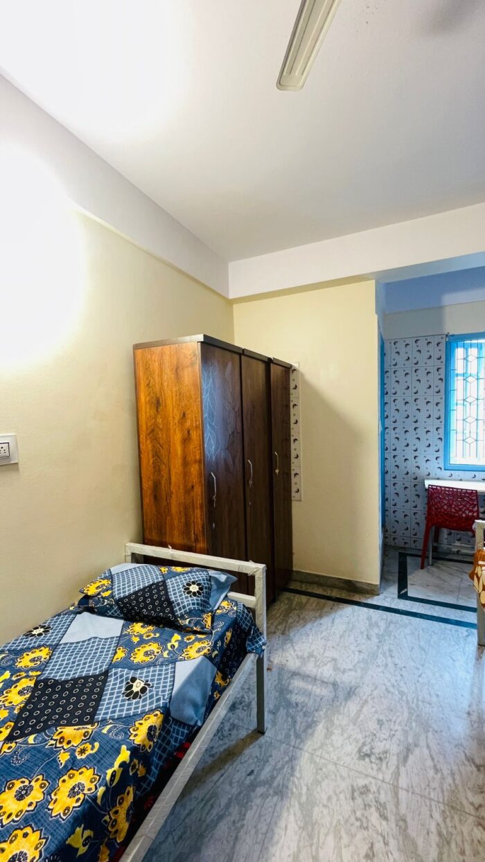 Rentorio Radha Krishna Hostel in Cottonpete Bengaluru - Image 13