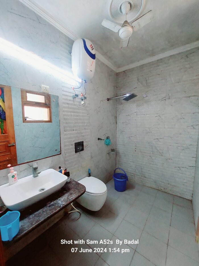 Living point pg hostel in sector 61 noida - Image 4