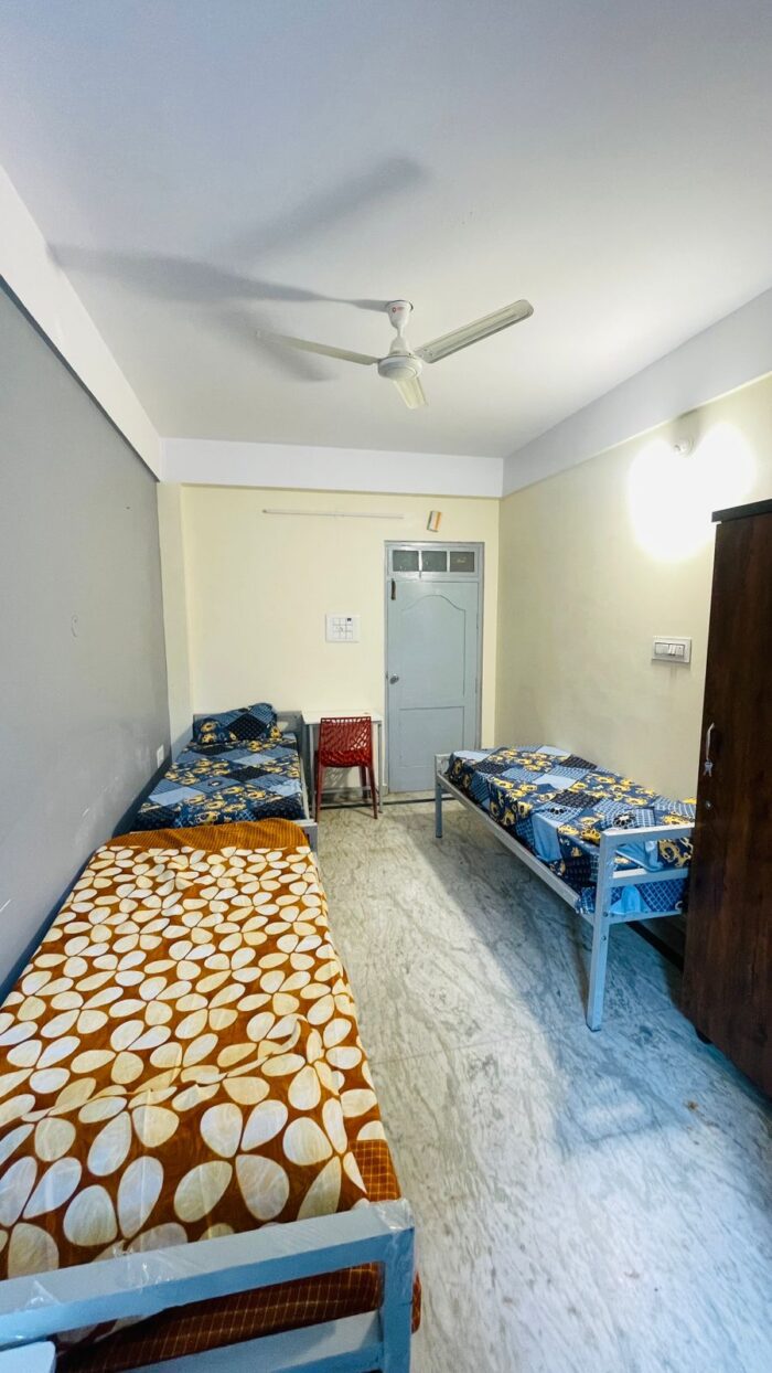 Rentorio Radha Krishna Hostel in Cottonpete Bengaluru - Image 12