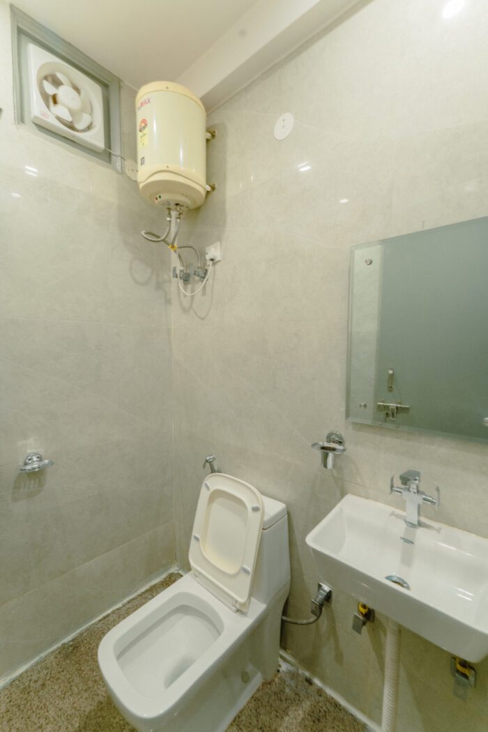 Uniliv Teak Girls PG in Vasant Vihar Delhi - Image 5